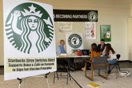 Массовое стремление сотрудников Starbucks объединиться в профсоюз вынудило основателя сети вернуться к управлению