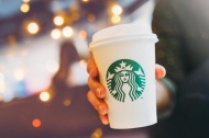 Зеленая революция против одноразового пластика : Starbucks запускает в Европе новые экологически чистые стаканы