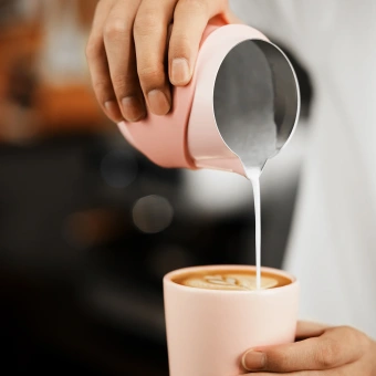 Питчер для молока MHW-3BOMBER GT Milk Pitcher Handleless 400 мл Pink – профессиональный питчер без ручки для латте-арт и идеальной микропены P6514P