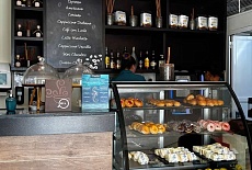 Витрина и прилавок кофейни. Как оформить чтобы продавать больше