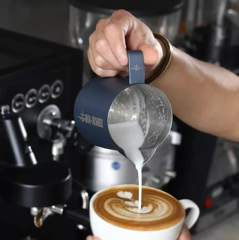 Питчер для молока MHW-3BOMBER Latte Art Pitcher 5.0 500 мл Берлинская лазурь молочник для латте-арт, капучино и кофе P5014MB