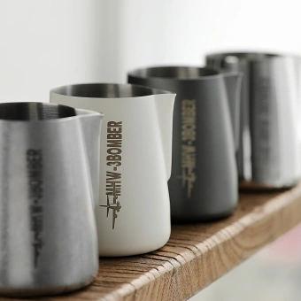 Питчер для молока MHW-3BOMBER Milk Frothing Pitcher 3.0 Silver Spot, 600 мл – профессиональный питчер для латте-арта из нержавеющей стали SUS304, P3015SS
