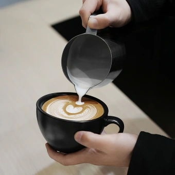 Питчер для молока MHW-3BOMBER GT Milk Pitcher 400 мл Glossy Grey  – профессиональный молочник для латте-арт, идеальной микропены и кофеен P5178S