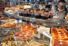 Витрина и прилавок кофейни. Как оформить чтобы продавать больше