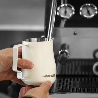 Питчер для молока MHW-3BOMBER Turbo Milk Pitcher White, 450 мл – профессиональный питчер для вспенивания молока и латте-арта