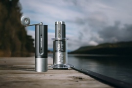 Компания AeroPress отмечает своё 20-летие выпуском своей первой ручной кофемолки с пожизненной гарантией на жернова