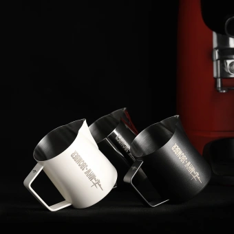 Питчер для молока MHW-3BOMBER Milk Frothing Pitcher 3.0 White, 450 мл – профессиональный питчер для латте-арта из нержавеющей стали SUS304, P3028W