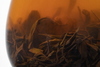 Адыгейский янтарь редкий черный Чай НИТКА 3
