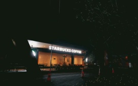 Starbucks объявила о закрытии сотен магазинов и увольнении 900 сотрудников