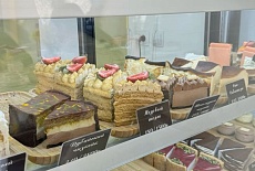 Витрина и прилавок кофейни. Как оформить чтобы продавать больше