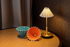 Лампа-капельница Origami, с помощью которой можно приготовить ещё и кофе.