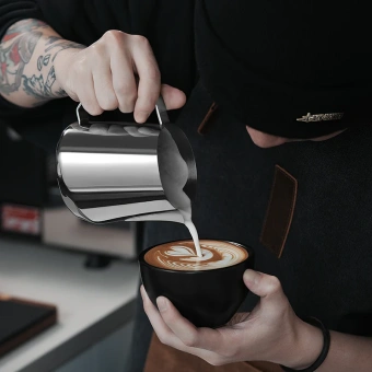 Питчер для молока MHW-3BOMBER GT Milk Pitcher 400 мл Glossy Grey  – профессиональный молочник для латте-арт, идеальной микропены и кофеен P5178S