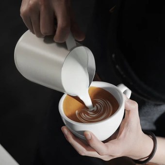 Питчер для молока MHW-3BOMBER GT Milk Pitcher 600 мл Matte White – профессиональный молочник для латте-арт, идеальной микропены и кофеен P5181