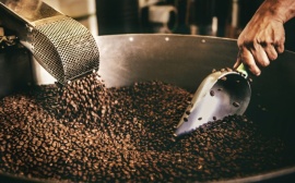 Цены на фьючерсы на кофе в Нью-Йорке и Лондоне снизились из-за опасений по поводу сокращения спроса в США.