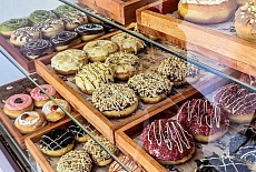 Витрина и прилавок кофейни. Как оформить чтобы продавать больше