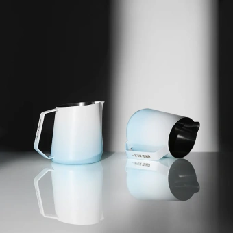 Питчер для молока MHW-3BOMBER GT Milk Pitcher 600 мл Gradient Blue – профессиональный молочник для латте-арт, идеальной микропены и кофеен P6847BL