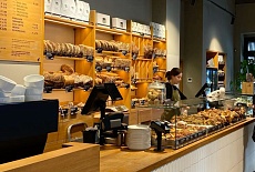 Витрина и прилавок кофейни. Как оформить чтобы продавать больше