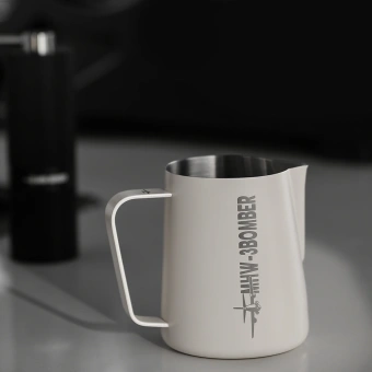 Питчер для молока MHW-3BOMBER Milk Frothing Pitcher 3.0 White, 600 мл – профессиональный питчер для латте-арта из нержавеющей стали SUS304, P3013W