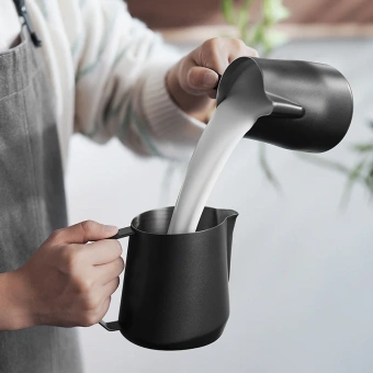 Питчер для молока MHW-3BOMBER GT Milk Pitcher Matte Black – профессиональный молочник для латте-арт, идеальной микропены и кофеен