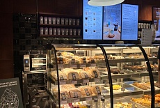 Витрина и прилавок кофейни. Как оформить чтобы продавать больше