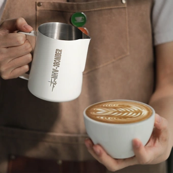 Питчер для молока MHW-3BOMBER Milk Frothing Pitcher 3.0 White, 450 мл – профессиональный питчер для латте-арта из нержавеющей стали SUS304, P3028W