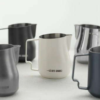 Питчер для молока MHW-3BOMBER Turbo Milk Pitcher White, 450 мл – профессиональный питчер для вспенивания молока и латте-арта